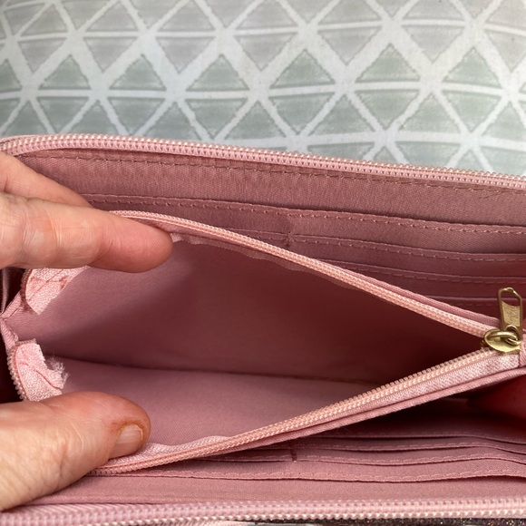 Disney Pink Wallet with Iconic Design - Picture 10 of 10